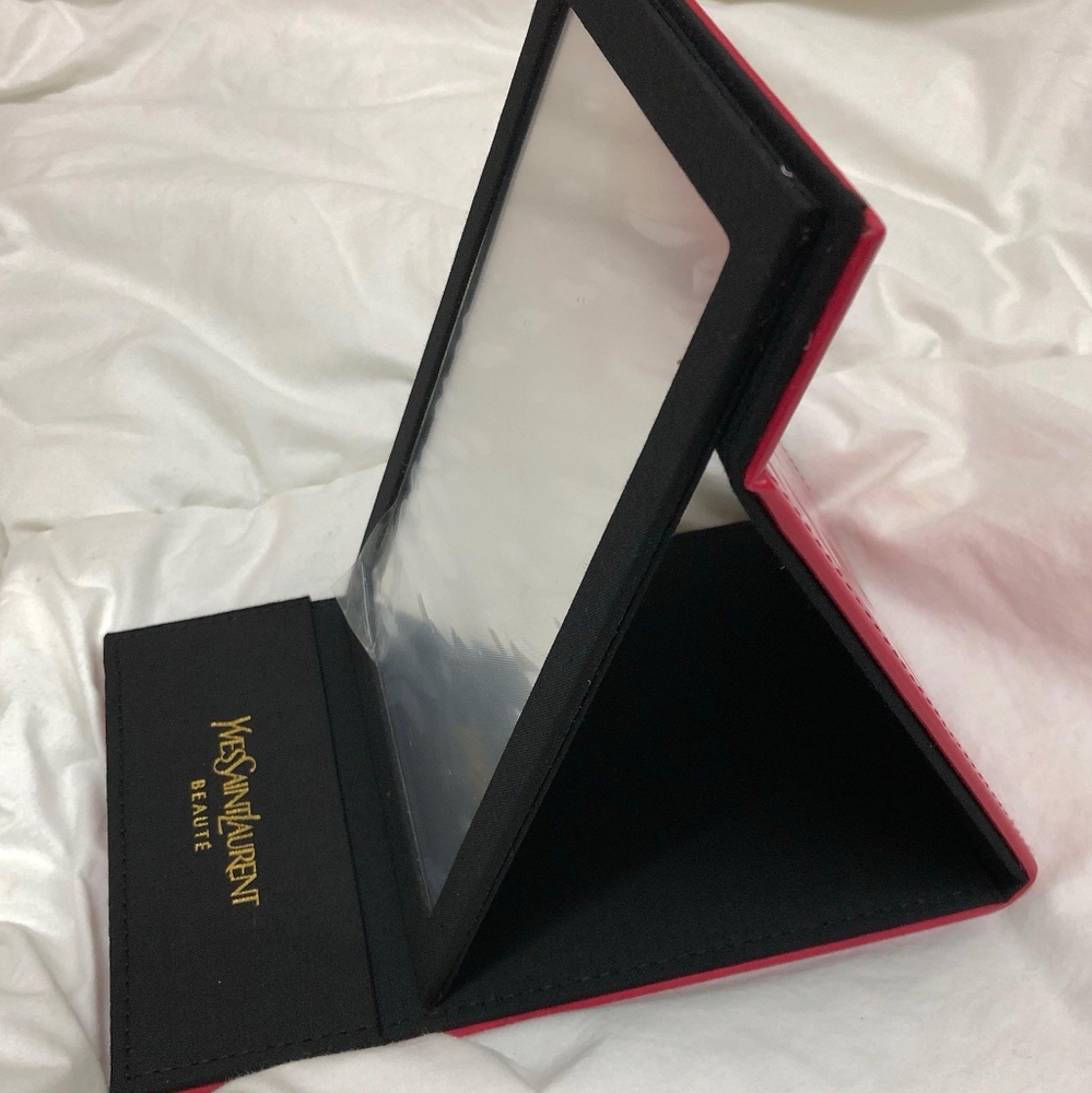YSL Grand Mirror Pliable Fuchsia